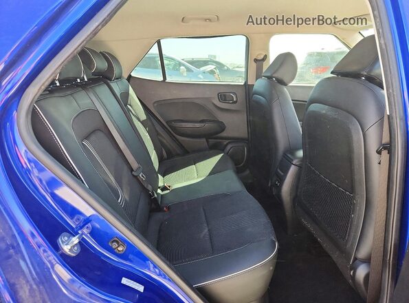 KMHRC8A38RU294447 2024 HYUNDAI VENUE Синий Вид задней части салона