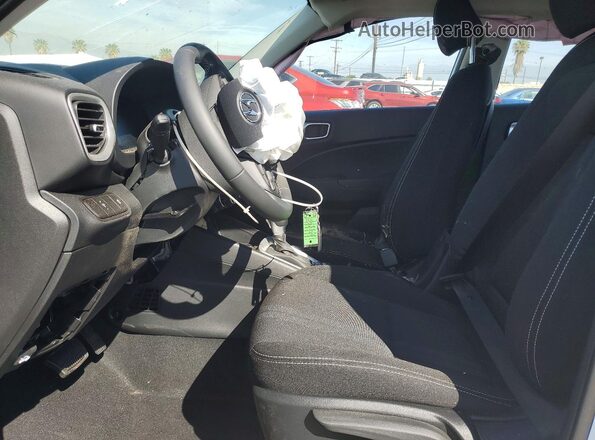 KMHRC8A39TU425232 2026 HYUNDAI VENUE White Widok wnętrza z przodu