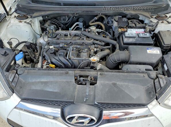 KMHTC6AD0HU308522 2017 HYUNDAI VELOSTER White Widok wnętrza z tyłu