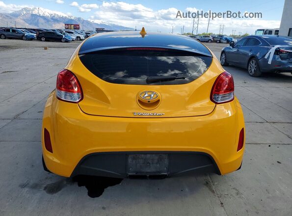 KMHTC6AD0HU311338 2017 HYUNDAI VELOSTER Желтый Вид сзади