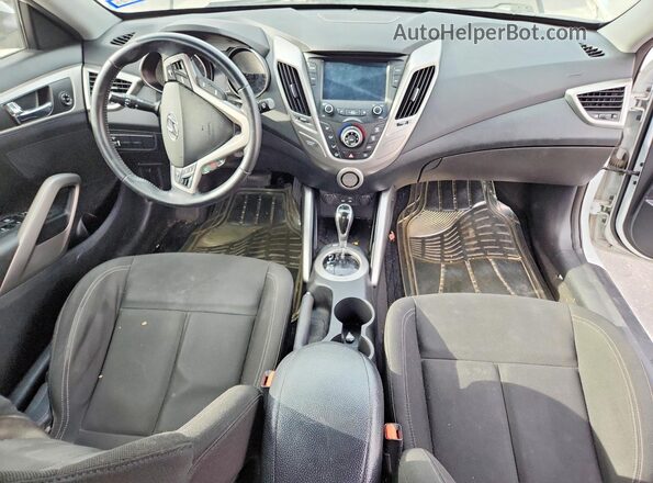 KMHTC6AD2HU305492 2017 HYUNDAI VELOSTER Белый Вид панели приборов