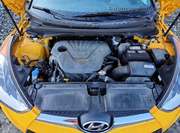 KMHTC6AD7HU320960 2017 HYUNDAI VELOSTER Желтый Вид задней части салона