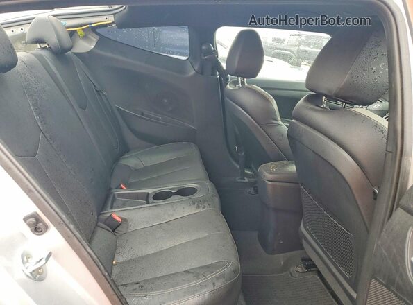 KMHTC6AE5HU313465 2017 HYUNDAI VELOSTER Серебряный Вид задних сидений