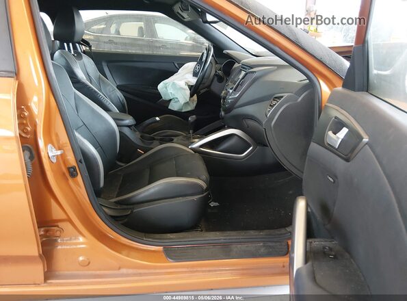 KMHTC6AE6GU263478 2016 HYUNDAI VELOSTER Оранжевый Вид салона спереди