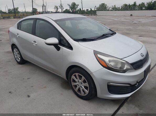 KNADM4A30H6024973 2017 KIA RIO Серебряный Передняя правая четверть