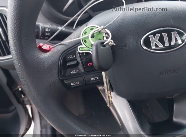 KNADM4A30H6024973 2017 KIA RIO Серебряный Вид панели приборов