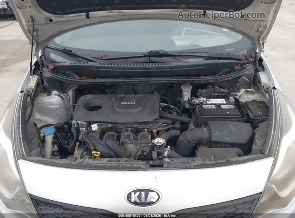 KNADM4A30H6024973 2017 KIA RIO Серебряный Вид сзади