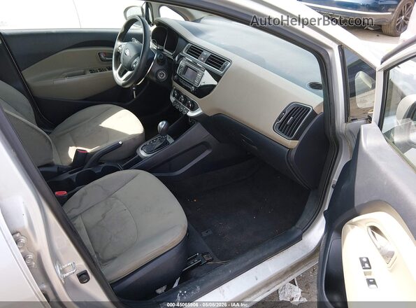 KNADM4A31G6539995 2016 KIA RIO Серый Вид салона спереди