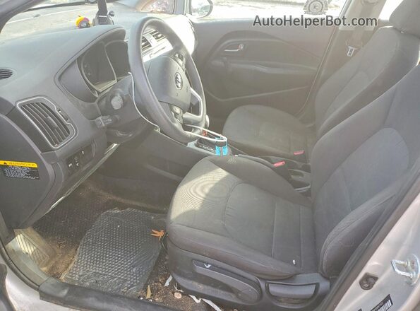 KNADM4A33G6677523 2016 KIA RIO Серебряный Вид салона спереди