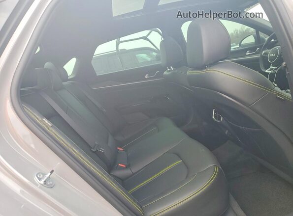 KNAG44J80S5295036 2025 KIA K5 Gray Widok tylnych siedzeń