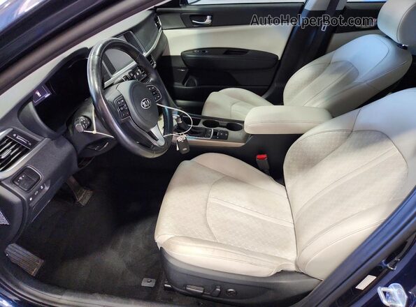 KNAGU4LE7J5020264 2018 KIA OPTIMA Черный Вид салона спереди