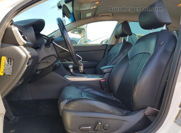 KNAGU4LEXK5032586 2019 KIA OPTIMA Белый Вид салона спереди