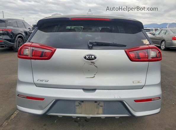 KNDCB3LC0H5044920 2017 KIA NIRO Серебряный Вид сзади