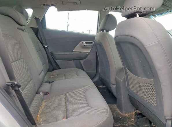 KNDCB3LC0H5044920 2017 KIA NIRO Серебряный Вид задней части салона