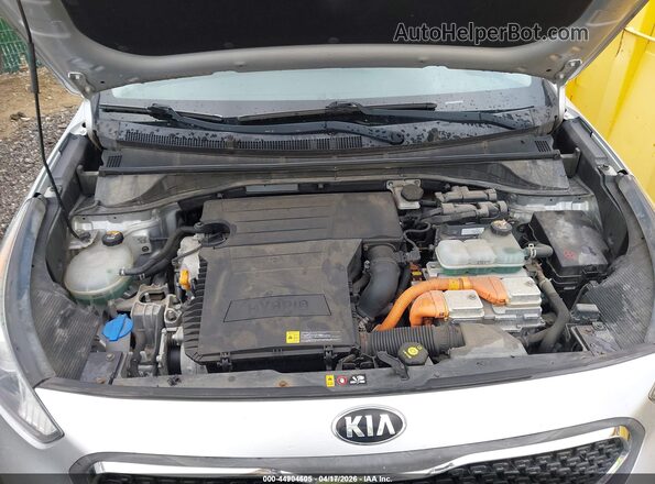 KNDCB3LC0J5142948 2018 KIA NIRO Серебряный Вид сзади
