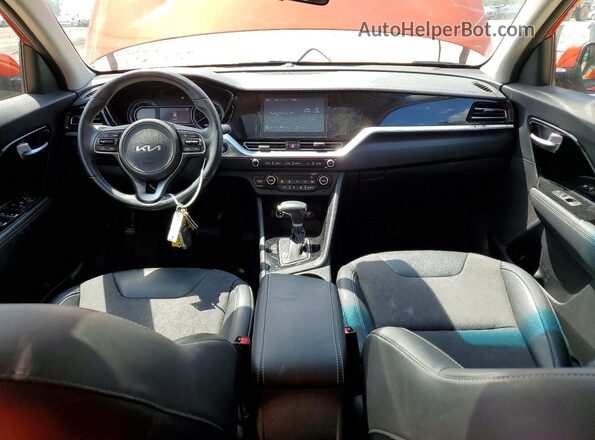 KNDCB3LC0N5528159 2022 KIA NIRO Темно-бордовый Вид панели приборов