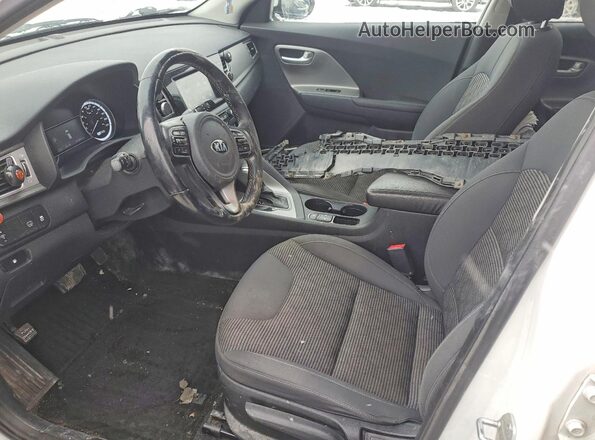 KNDCB3LC1K5226875 2019 KIA NIRO Белый Вид салона спереди