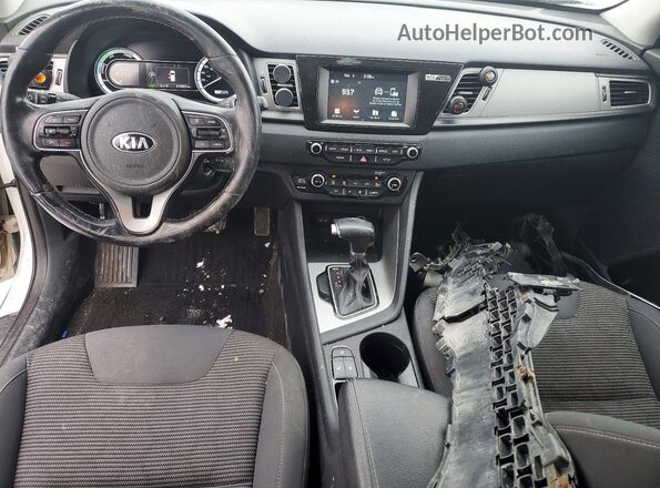 KNDCB3LC1K5226875 2019 KIA NIRO Белый Вид панели приборов