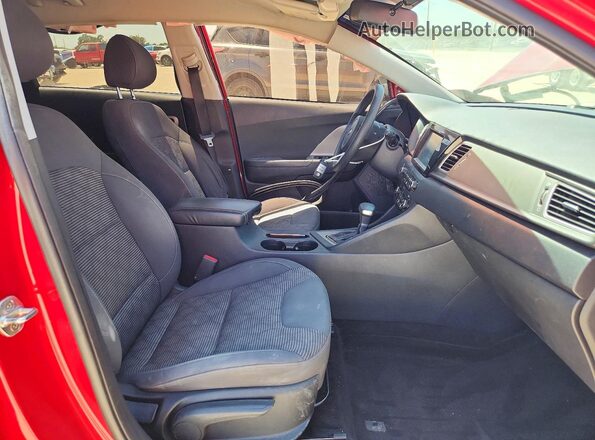 KNDCB3LC4J5113517 2018 KIA NIRO Красный Вид салона спереди
