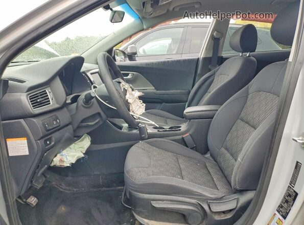 KNDCB3LC4J5161874 2018 KIA NIRO Silver Widok wnętrza z przodu