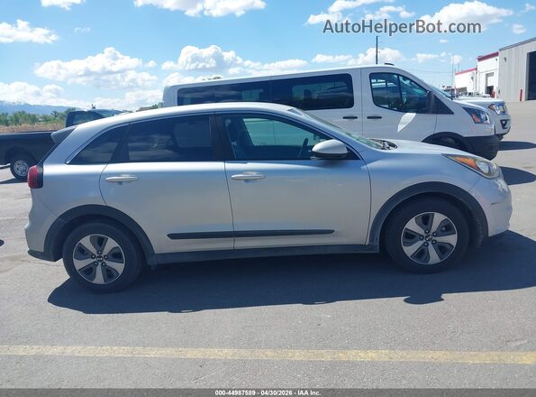 KNDCB3LC4J5184247 2018 KIA NIRO Серебряный Вид задней части салона