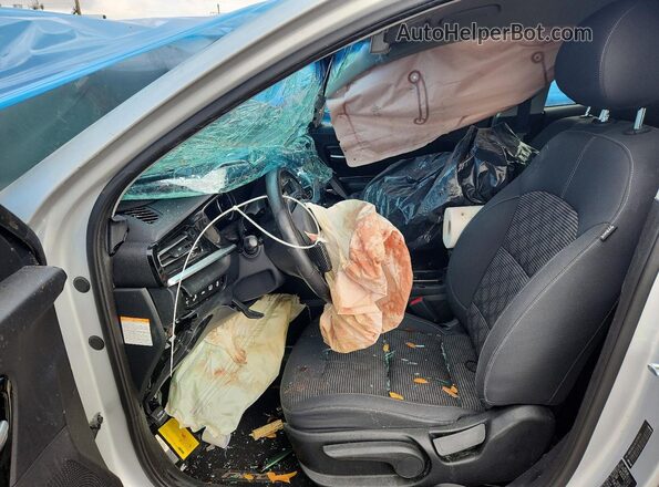 KNDCB3LC4L5378070 2020 KIA NIRO Серебряный Вид салона спереди