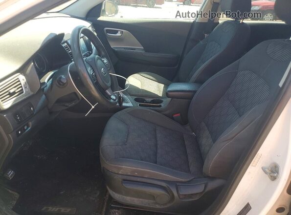 KNDCB3LC6H5043237 2017 KIA NIRO Белый Вид салона спереди