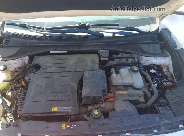 KNDCB3LC6H5043237 2017 KIA NIRO Белый Вид задней части салона