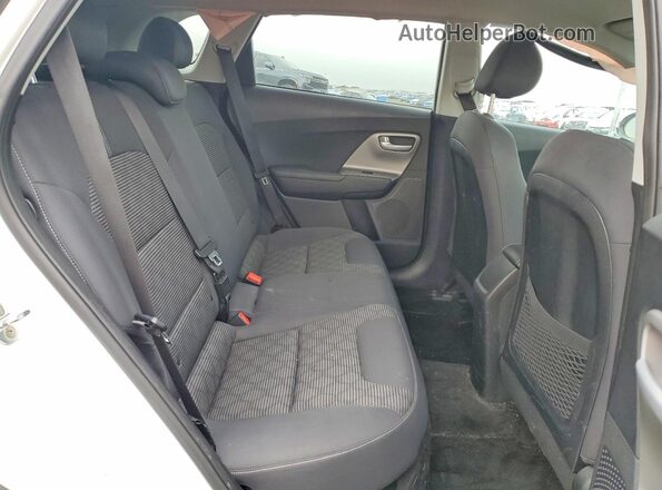 KNDCB3LC7L5365636 2020 KIA NIRO White Rear seats view