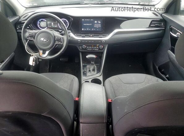 KNDCB3LC7L5374692 2020 KIA NIRO Серебряный Вид панели приборов