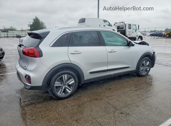KNDCB3LC7L5374692 2020 KIA NIRO Серебряный Задняя правая четверть