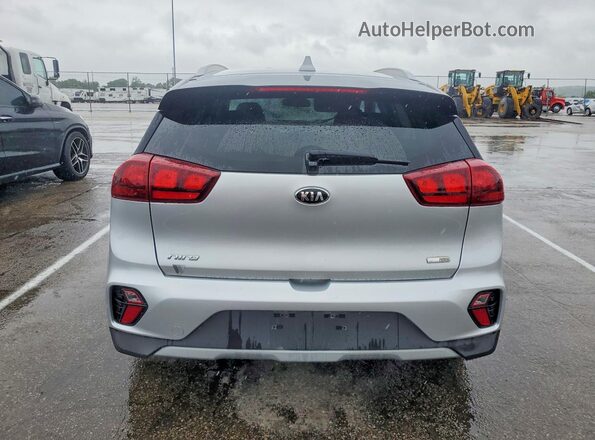 KNDCB3LC7L5374692 2020 KIA NIRO Серебряный Вид сзади