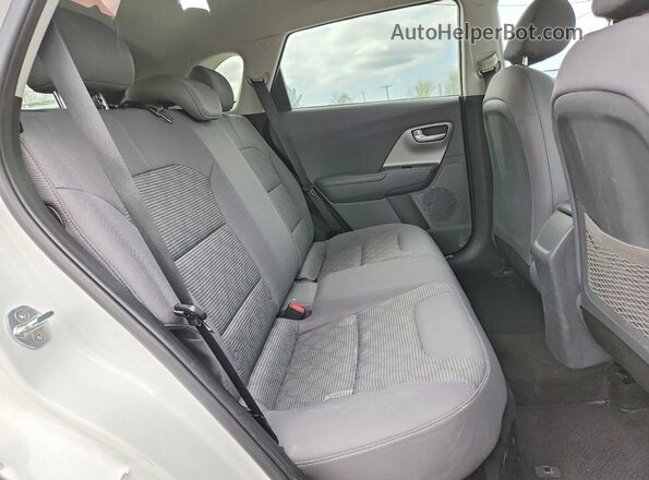 KNDCB3LC8L5424760 2020 KIA NIRO Белый Вид задней части салона