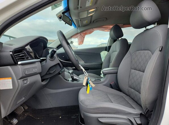 KNDCB3LC8L5424760 2020 KIA NIRO Белый Вид салона спереди