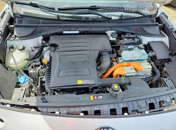 KNDCB3LC8L5427156 2020 KIA NIRO White Widok wnętrza z tyłu