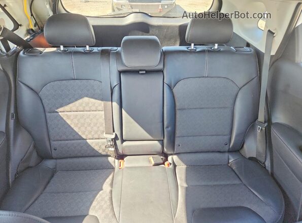 KNDCC3LC1H5055874 2017 KIA NIRO White Widok tylnych siedzeń