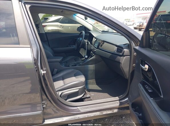 KNDCC3LC6J5135080 2018 KIA NIRO Серый Вид салона спереди
