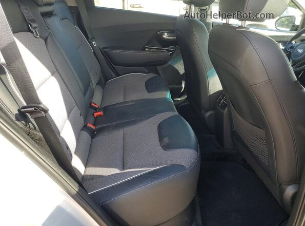 KNDCC3LG3L5057055 2020 KIA NIRO Серебряный Вид задней части салона