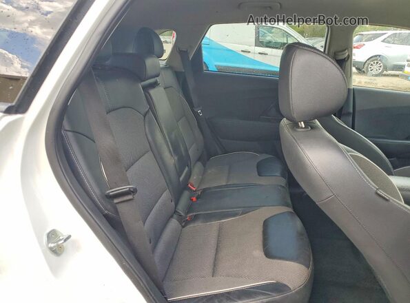 KNDCC3LG3N5161144 2022 KIA NIRO Белый Вид задней части салона