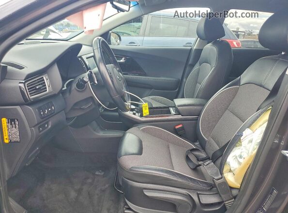 KNDCC3LG9K5017674 2019 KIA NIRO Черный Вид салона спереди