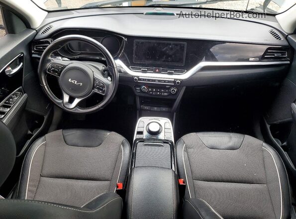 KNDCC3LG9N5116936 2022 KIA NIRO Черный Вид панели приборов
