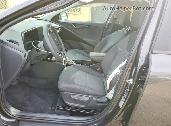 KNDCP3LE1T5317259 2026 KIA NIRO Серый Вид салона спереди