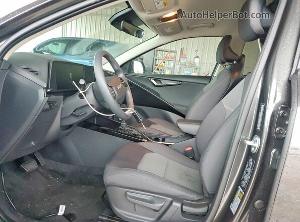 KNDCP3LE1T5346745 2026 KIA NIRO Серый Вид салона спереди