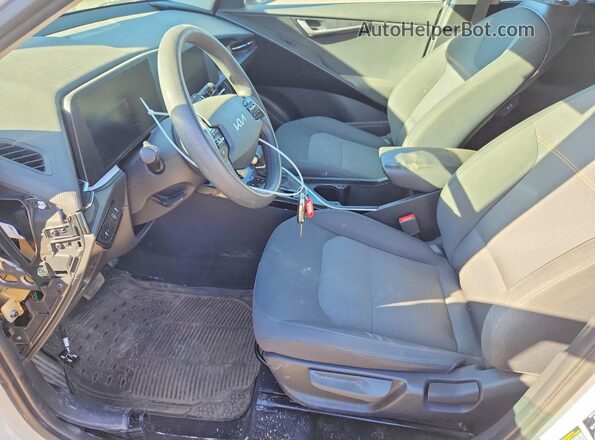 KNDCP3LE2S5277708 2025 KIA NIRO Белый Вид салона спереди