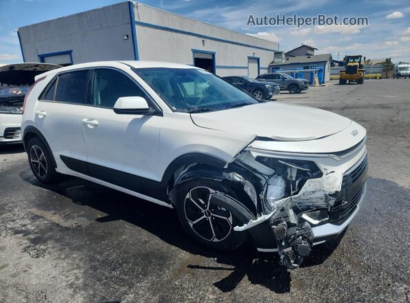 KNDCP3LE3T5337626 2026 KIA NIRO White 360 interior view