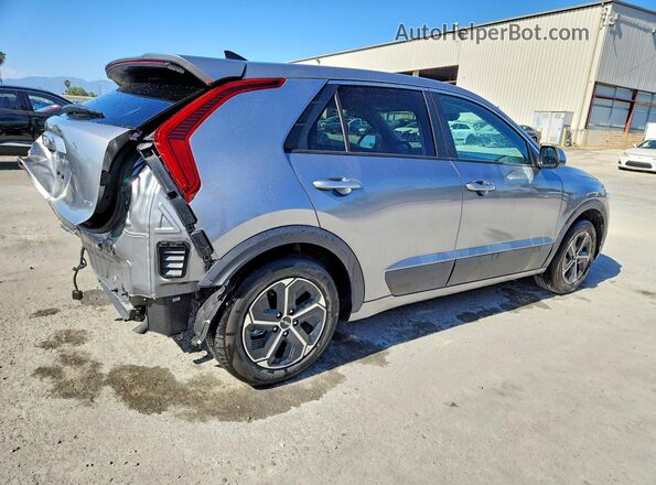 KNDCP3LE5T5333187 2026 KIA NIRO Серебряный Задняя правая четверть