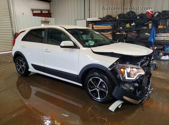 KNDCP3LE5T5347834 2026 KIA NIRO White Przód prawy