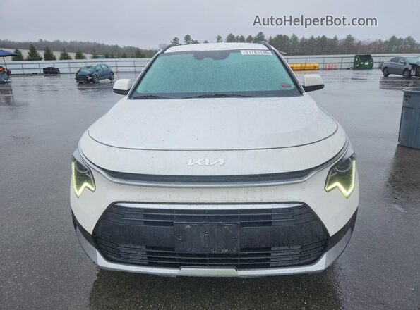 KNDCP3LE6R5146629 2024 KIA NIRO White Widok z przodu