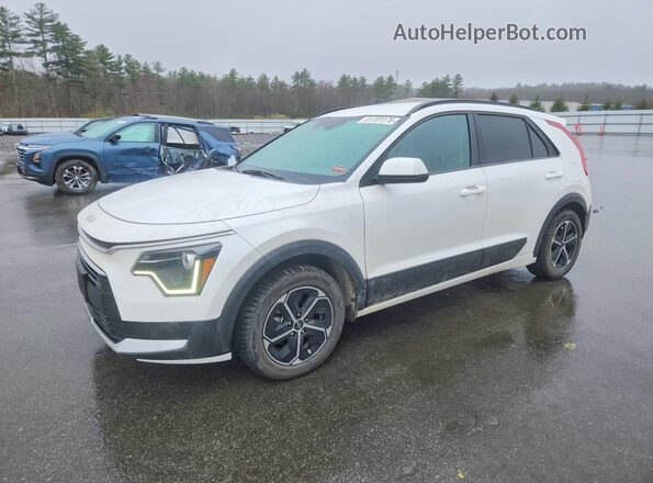 KNDCP3LE6R5146629 2024 KIA NIRO White Przód lewy
