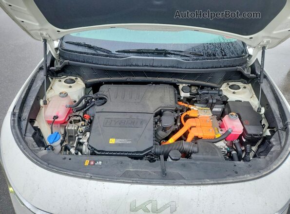 KNDCP3LE6R5146629 2024 KIA NIRO White Widok wnętrza z tyłu